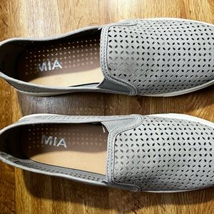 Mia brand new grey slip ins